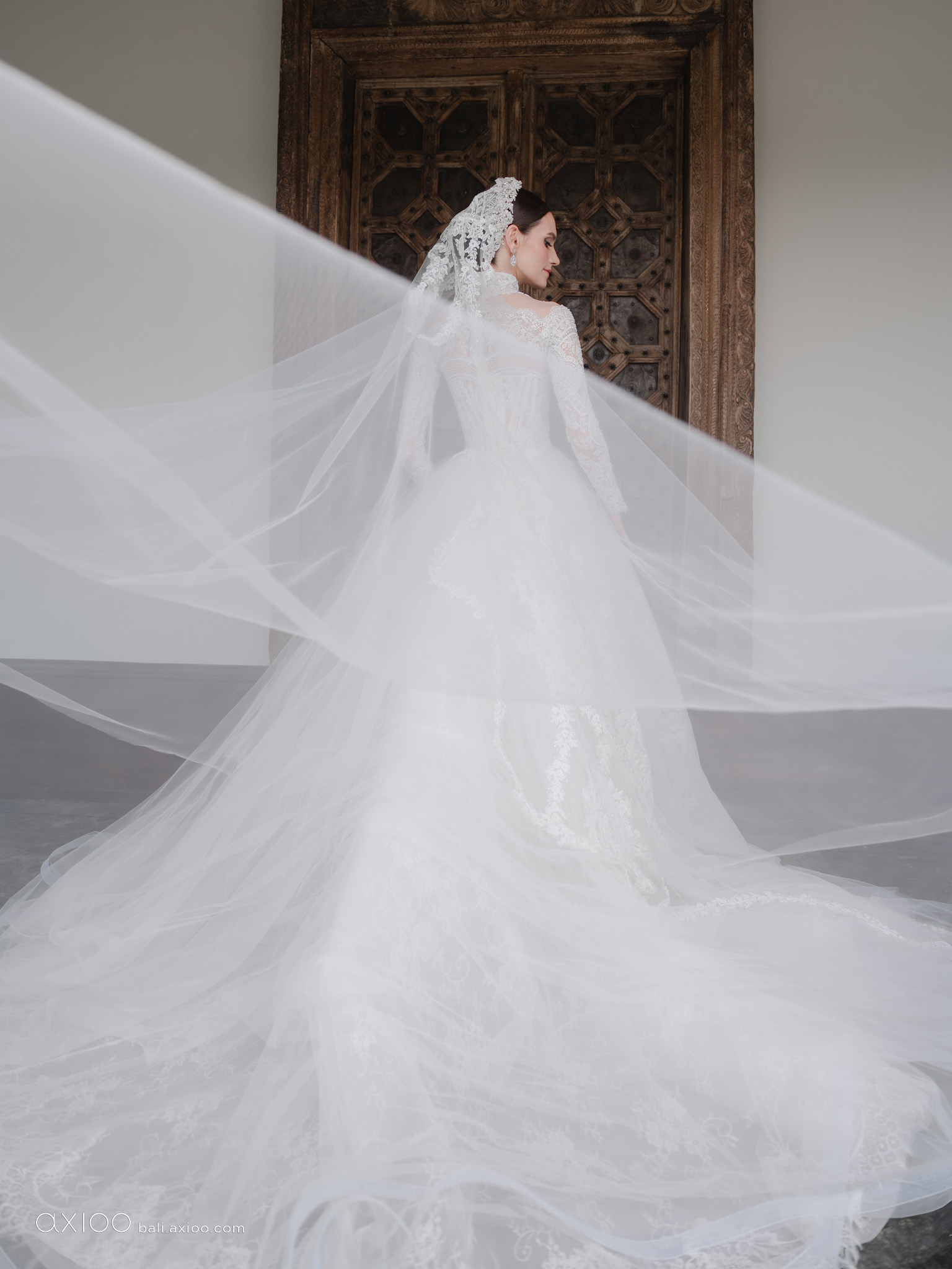 Axioo: Beyond The Spotlight